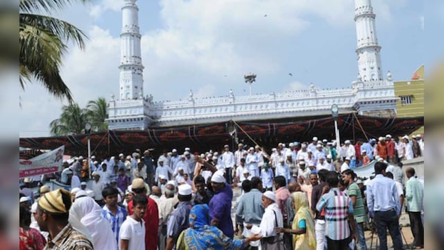 Eid Images: AR Rahman walks barefoot to Chennai's Triplicane mosque ...