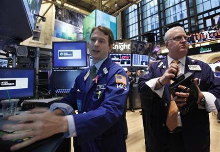 Wall St ekes out gain after U.S. data; oil slumps Wall St ekes out gain after U.S. data; oil slumps