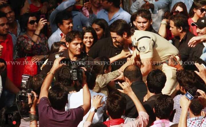 Images: 'Chakravyuh' of female fans mob Arjun Rampal!