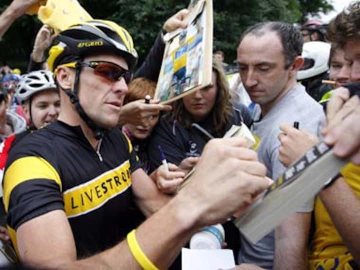 Armstrong quits as Livestrong chairman; Nike severs ties