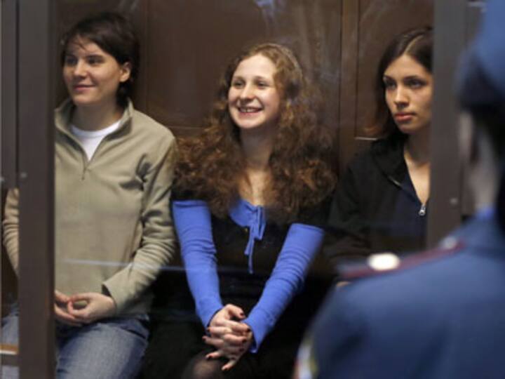 Moscow court frees one Pussy Riot member on appeal