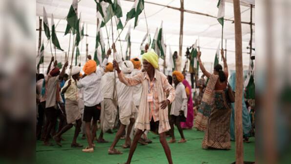 Govt talks fail, 50,000 landless farmers march to Delhi 