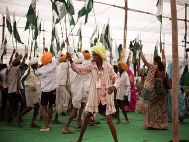 Govt talks fail, 50,000 landless farmers march to Delhi 