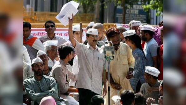 News Wrap: Kejriwal exposes Gadkari, threatened by Khurshid