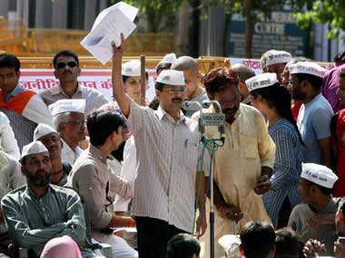 News Wrap: Kejriwal exposes Gadkari, threatened by Khurshid News Wrap: Kejriwal exposes Gadkari, threatened by Khurshid