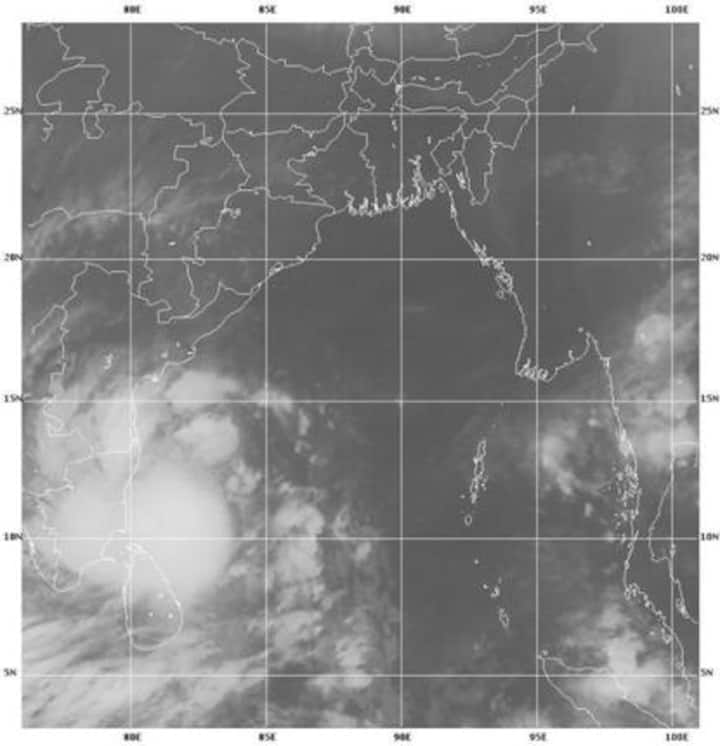 Cyclone Nilam Live: Southern Railways diverts, cancels trains