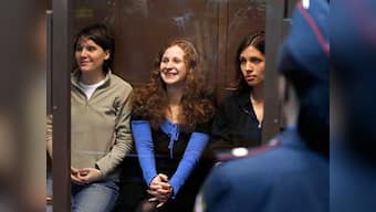 Russian court frees 'Pussy Riot' member Samutsevich