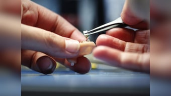 Hearing aid to wear on your teeth