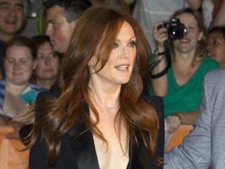 Jewellery stolen from Julianne Moore's NYC home Jewellery stolen from Julianne Moore's NYC home