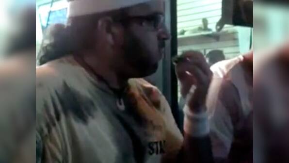 US man dies after live roach-eating contest