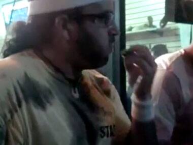 US man dies after live roach-eating contest