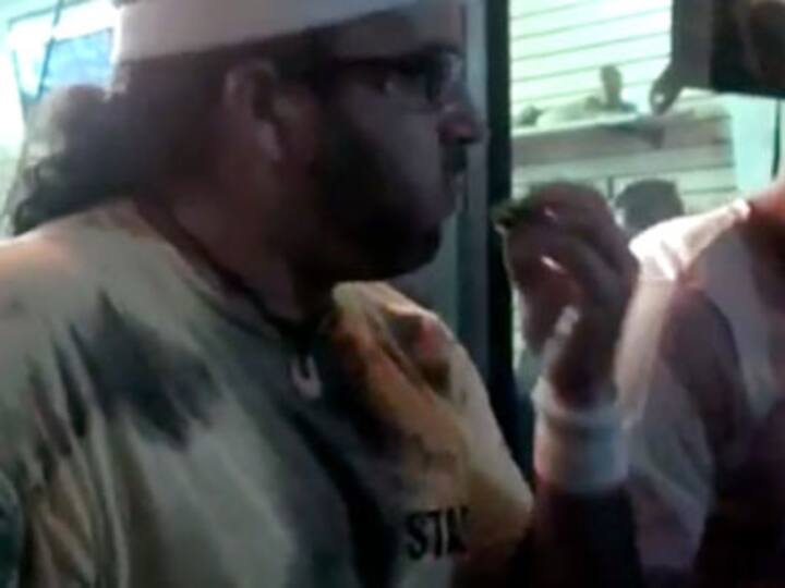 US man dies after live roach-eating contest