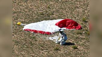 Skydiver Felix Baumgartner breaks sound barrier in record jump