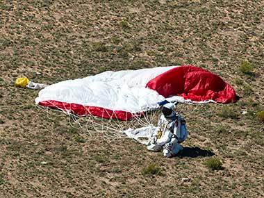 Skydiver Felix Baumgartner breaks sound barrier in record jump Skydiver Felix Baumgartner breaks sound barrier in record jump