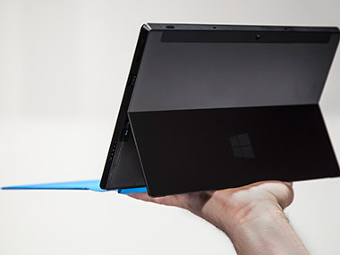 Tim Cook slams 'confusing' Microsoft Surface tablet Tim Cook slams 'confusing' Microsoft Surface tablet