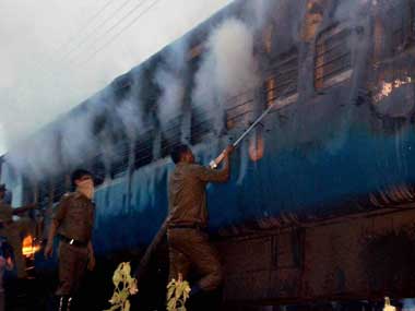 Central Railways starts probe into Karnataka train fire Central Railways starts probe into Karnataka train fire