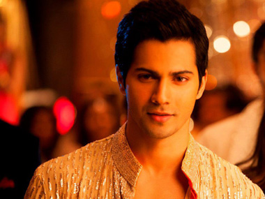 Varun Dhawan wants to be a part of dad's 'Chashme Buddoor' remake Varun Dhawan wants to be a part of dad's 'Chashme Buddoor' remake