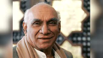 Live: Yash Chopra's final rites take place at Vile Parle