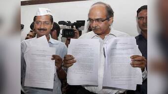 Kejriwal shoots at Vadra from DLF's shoulder, shocks Congress