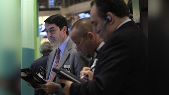 Dow, S&P end flat; Yahoo gains after the bell