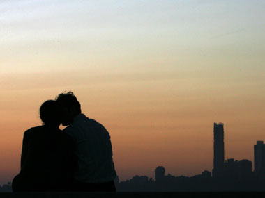 Karnataka HC to Indian Army: Stop coming in the way of lovers like khaps do Karnataka HC to Indian Army: Stop coming in the way of lovers like khaps do