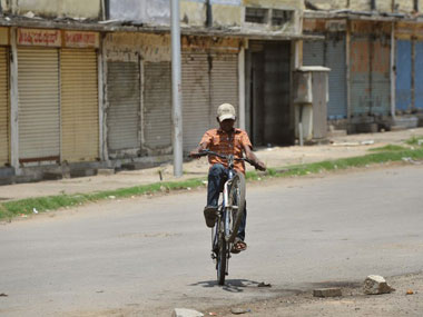 Karnataka tightens security over bandh Karnataka tightens security over bandh