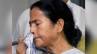 Midday meals for school kids to be hit by LPG price hike: Mamata