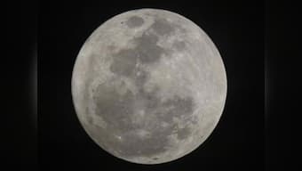 Solar winds may be reason behind water on moon