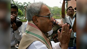 Nitish seeks Pranab's 'blessings' for Bihar