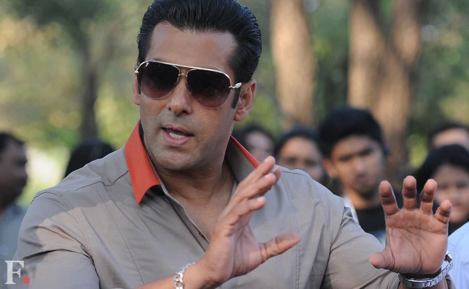 Images Salman Khan Launches Bigg Boss Tour Bus in Lonavala