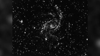 Black hole in Milky Way set to swallow cloud of dust and gas