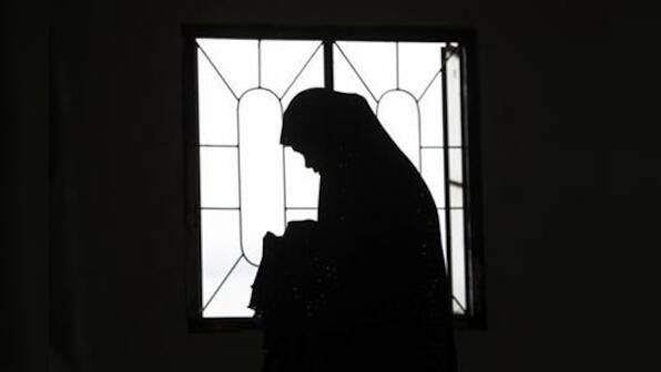 EgyptAir to let hostesses wear Islamic headscarves