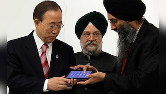 Images: Ban Ki-moon unveils Aakash 2 at UN General Assembly
