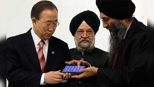 Images: Ban Ki-moon unveils Aakash 2 at UN General Assembly