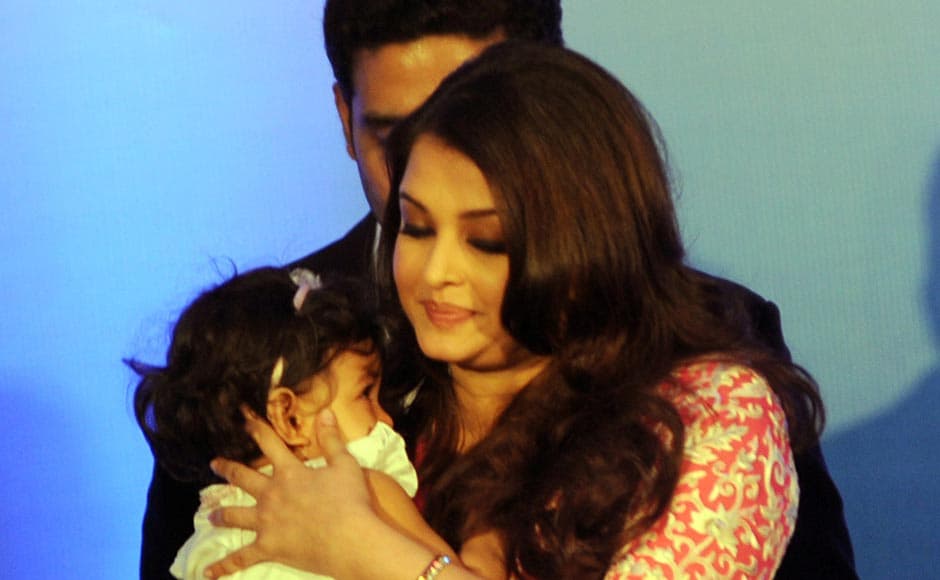 Bollywood: In Pics: Aishwarya Rai leaves for Delhi with daughter Aaradhya  to meet French President