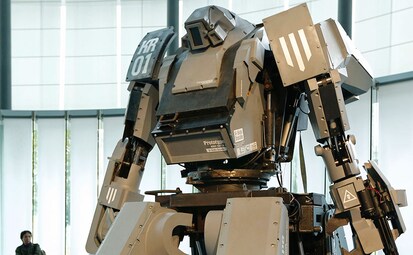 Giant robot comes to life in Japan