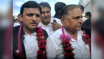SP to contest 160 seats in Gujarat; Mulayam, Akhilesh to campaign 