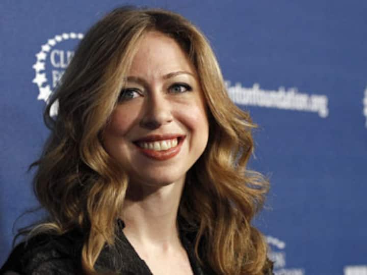 At Democratic convention, Chelsea introduces Hillary Clinton, the mother