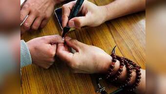 EC transfers 4 Collectors, IPS officers before Gujarat polls