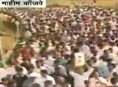 Bal Thackeray's public cremation a first in Mumbai Bal Thackeray's public cremation a first in Mumbai