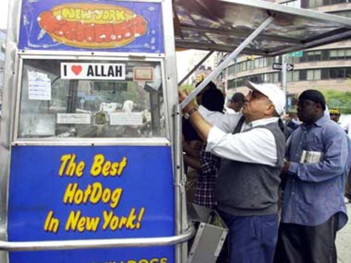 As Obama-Romney race tightens, Muslim voters could swing things   