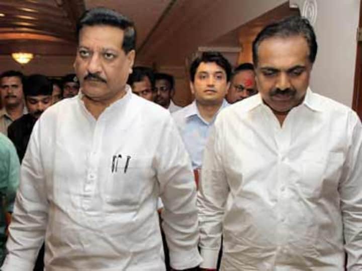 Thackeray FB arrests: Chavan defends suspending cops