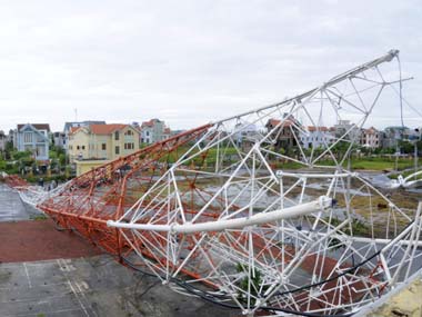 Typhoon Son-Tinh: 1 dead, 5 injured in China Typhoon Son-Tinh: 1 dead, 5 injured in China