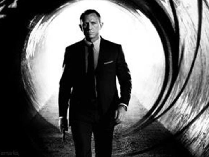 'Skyfall' bulldog now the hottest desk accessory