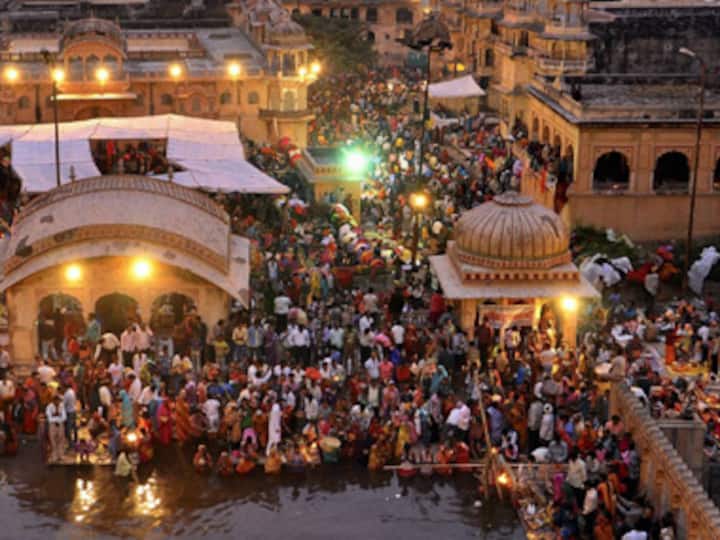 Nitish Kumar calls for calm, orders probe into Chhath stampede