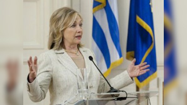 Dehydrated Hillary faints, suffers concussion