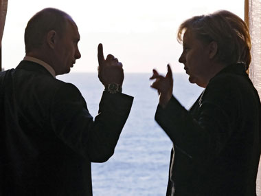 Angela Merkel to meet Vladimir Putin for renewed dialogue on Ukraine crisis Angela Merkel to meet Vladimir Putin for renewed dialogue on Ukraine crisis