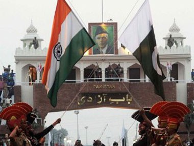 BSF personnel nab Pakistani in Gujarat BSF personnel nab Pakistani in Gujarat