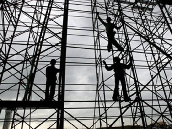 Falling rupee helps NRIs in Middle East to buy properties in India