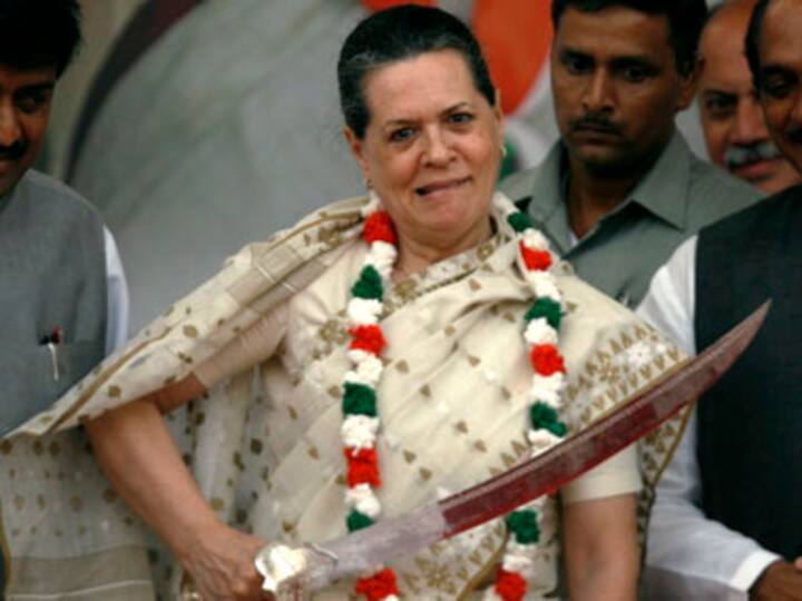 How Cong 'chamchagiri' made Sonia India's No 1 politician